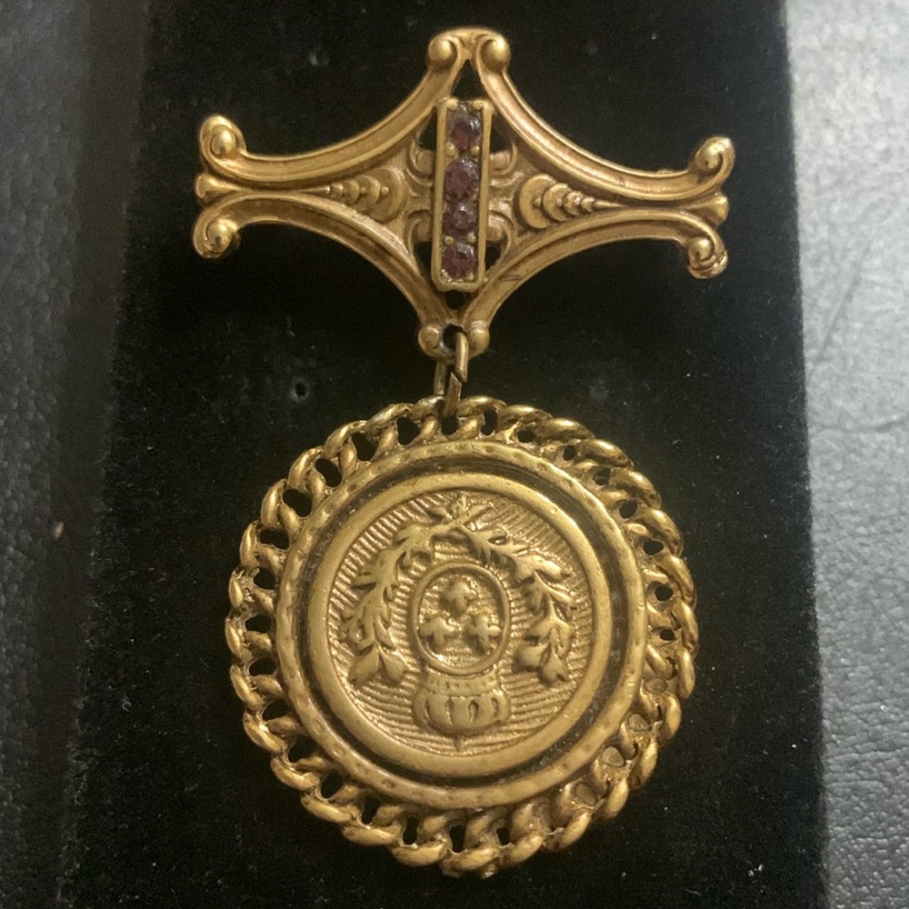 Coat of Arms or Victorian Revival Heraldic Vintage Antique Gold Brooch